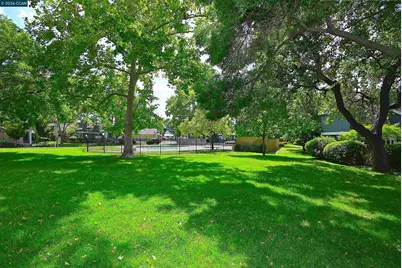 4203 Dubhe Ct, Concord, CA 94521 - Photo 38