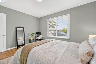 5616 Alameda Ave, Richmond, CA 94804 - Photo 14