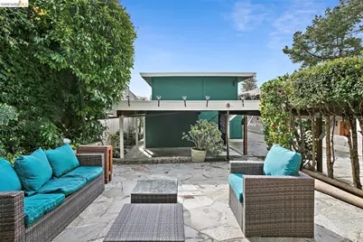 8 Whitmore Pl, Oakland, CA 94611 - Photo 32