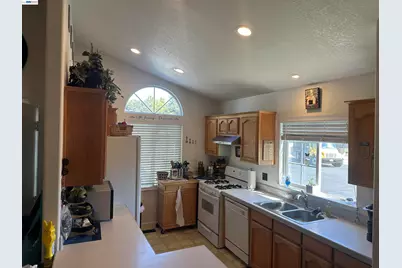 309 Winnipeg Grn, Fremont, CA 94538 - Photo 12