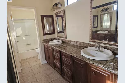 1063 Mepham Dr, Pittsburg, CA 94565 - Photo 30