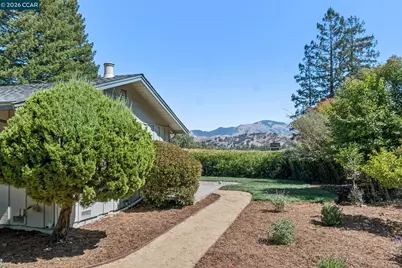 220 Grover Ln, Walnut Creek, CA 94596 - Photo 36
