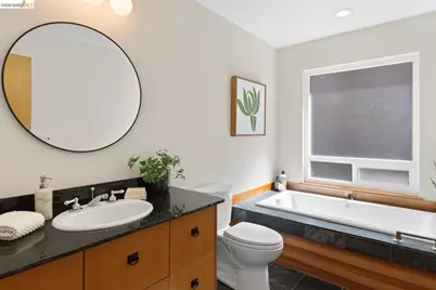 6872 Sherwick Dr, Berkeley, CA 94705 - Photo 18