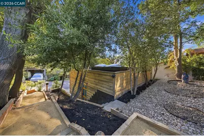 141 Fairlawn Dr, Berkeley, CA 94708 - Photo 32