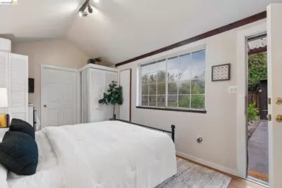 1322 Bancroft Way, Berkeley, CA 94702 - Photo 24