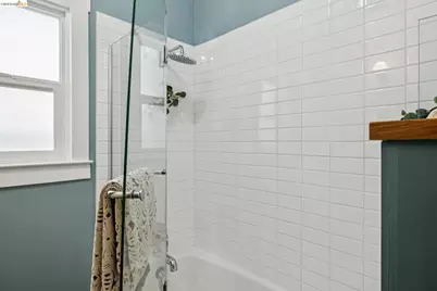981 60th St, Oakland, CA 94608 - Photo 30