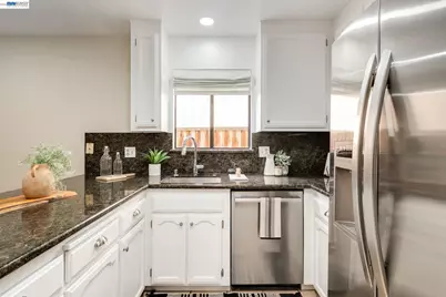 21297 Justco Ln, Castro Valley, CA 94552 - Photo 16