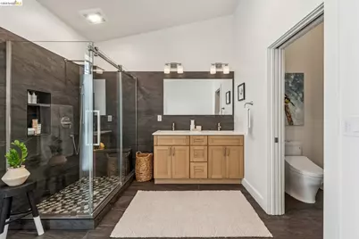 1255 Pine St, Oakland, CA 94607 - Photo 30