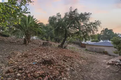 2525 29th St, Oakland, CA 94602 - Photo 32
