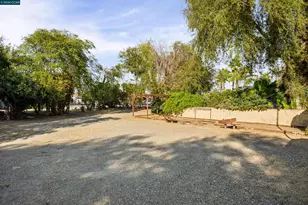 22797 Cozy Ct, Tracy, CA 95304 - Photo 72