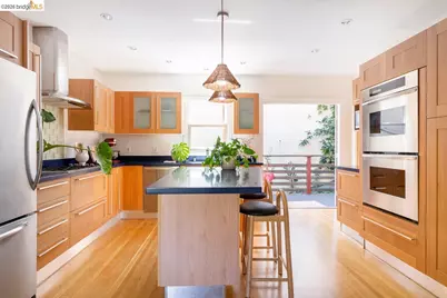 5981 Chabolyn Ter, Oakland, CA 94618 - Photo 18