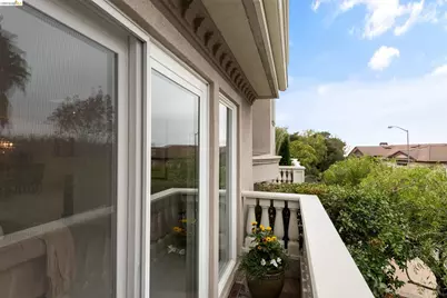 6036 Mazuela Dr, Oakland, CA 94611 - Photo 40