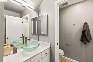 25 Captains Cove, Oakland, CA 94618 - Photo 40
