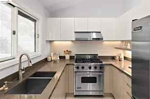 25 Captains Cove, Oakland, CA 94618 - Photo 22