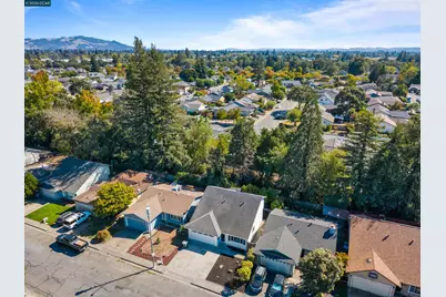 1898 Greeneich Ave, Santa Rosa, CA 95401 - Photo 2