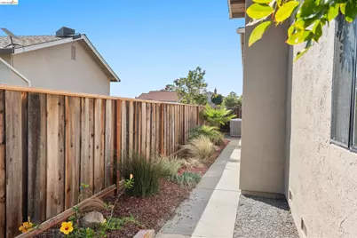 5991 Skyfarm Dr, Castro Valley, CA 94552 - Photo 28