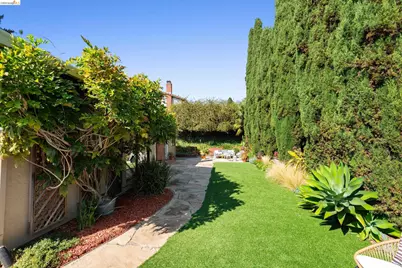 5991 Skyfarm Dr, Castro Valley, CA 94552 - Photo 24