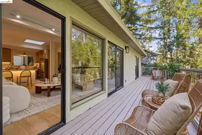 7101 Pinehaven Rd, Oakland, CA 94611 - Photo 8
