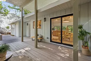 7101 Pinehaven Rd, Oakland, CA 94611 - Photo 18