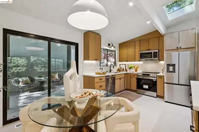 7101 Pinehaven Rd, Oakland, CA 94611 - Photo 18