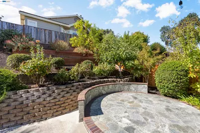 847 Angela St, Pleasanton, CA 94566 - Photo 32