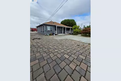 409 Worth St, Oakland, CA 94603 - Photo 2
