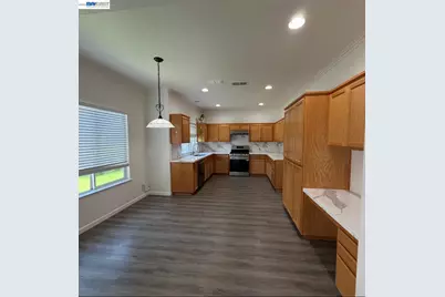 9609 Flame Tokay Way, Elk Grove, CA 95624 - Photo 2