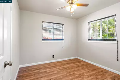 4911 76th St, Sacramento, CA 95820 - Photo 16