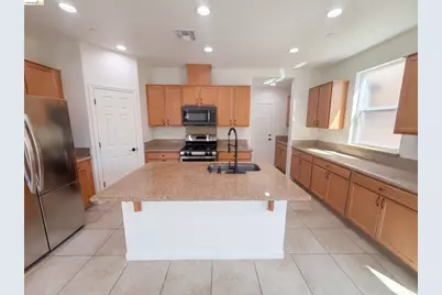 2491 Chuck Hammond Dr, Fairfield, CA 94533 - Photo 2