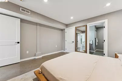 2444 Renwick St, Oakland, CA 94601 - Photo 46