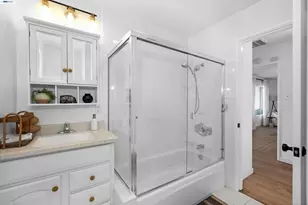 16133 Berkshire Dr, Castro Valley, CA 94578 - Photo 22