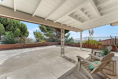 2624 Lakeview Dr, San Leandro, CA 94577 - Photo 20