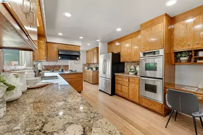 2624 Lakeview Dr, San Leandro, CA 94577 - Photo 6