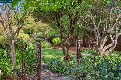 130 Greenway Dr, Walnut Creek, CA 94596 - Photo 46