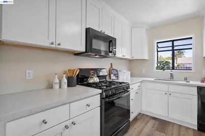 1220 Gilmore Dr, San Leandro, CA 94577 - Photo 14