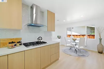 5011 Doyle Rd, San Jose, CA 95129 - Photo 32