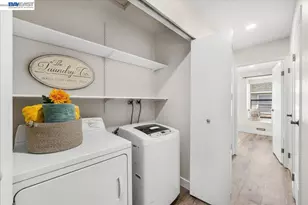 1391 Monument Blvd, Concord, CA 94520 - Photo 20