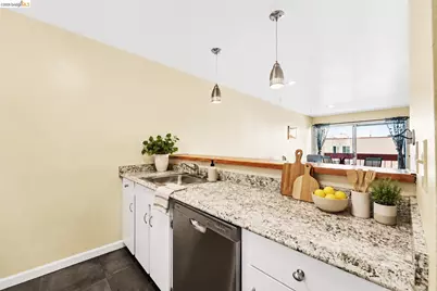 2005 Pleasant Valley #215, Oakland, CA 94611 - Photo 8