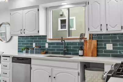 2739 Grande Vista Ave, Oakland, CA 94601 - Photo 16