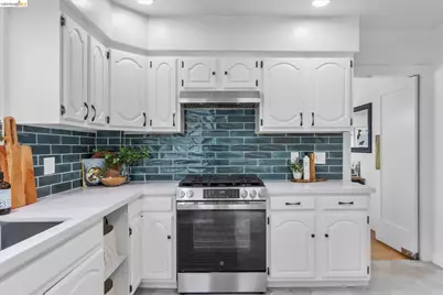2739 Grande Vista Ave, Oakland, CA 94601 - Photo 18