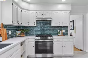 2739 Grande Vista Ave, Oakland, CA 94601 - Photo 18