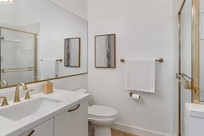8 Clipper Hl, Oakland, CA 94618 - Photo 34