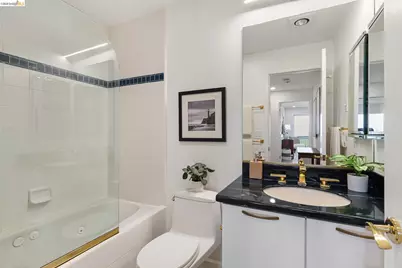 8 Clipper Hl, Oakland, CA 94618 - Photo 48