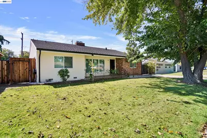 456 Hollywood Ave, Tracy, CA 95376 - Photo 1