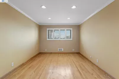 2137 Otis Dr #305, Alameda, CA 94501 - Photo 16