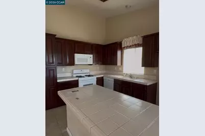 526 Woodcrest Dr, Vacaville, CA 95688 - Photo 2
