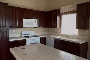 526 Woodcrest Dr, Vacaville, CA 95688 - Photo 2