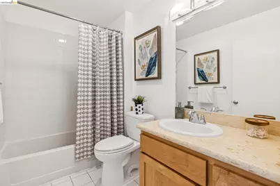 11 Bayside Ct, Richmond, CA 94804 - Photo 26