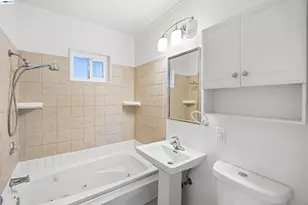 2623 Ensenada Way, Sacramento, CA 95815 - Photo 14