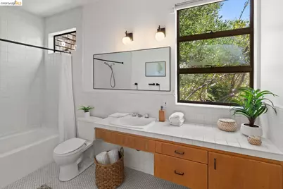 2920 Avalon Ave, Berkeley, CA 94705 - Photo 32